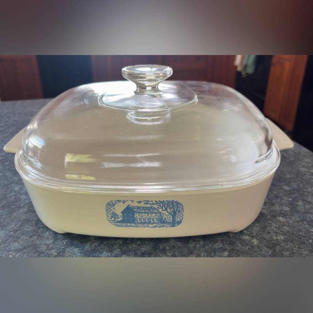 Vintage CorningWare Microwave Browning Dish Blue Homestead w/ Pyrex Lid